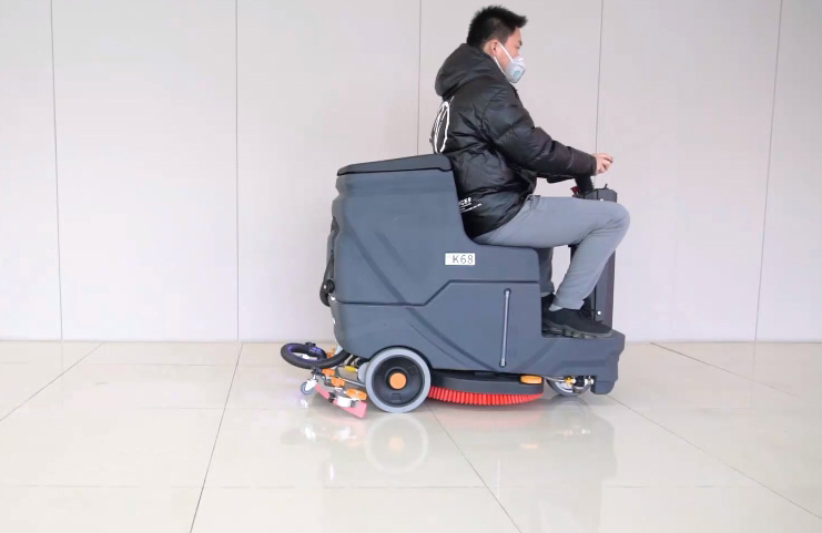 工業(yè)駕駛式洗地機(jī)的優(yōu)缺點(diǎn)